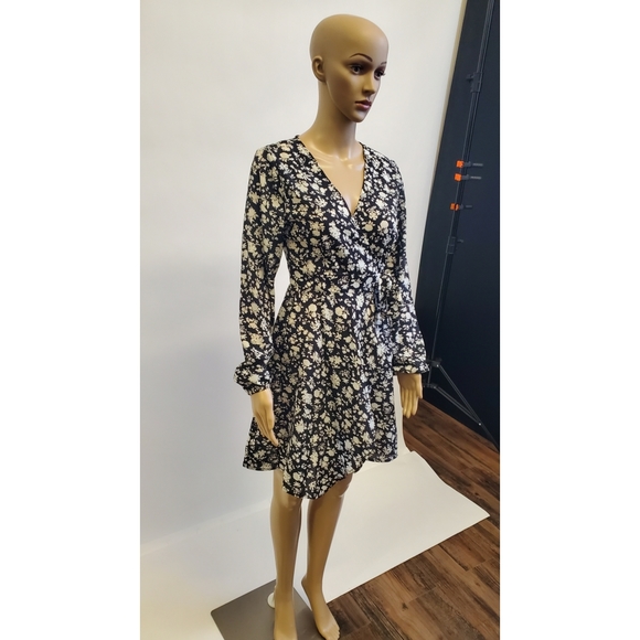 Misguided wrap dress - Picture 2 of 8